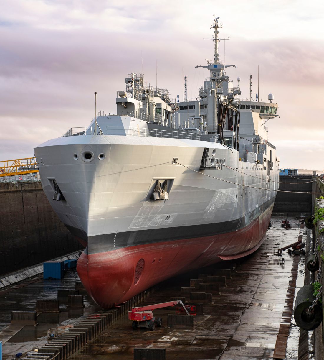 Situ&eacute;e pr&egrave;s de port de Brest, Neotech Energy r&eacute;alise des op&eacute;rations de maintenance, de d&eacute;pannage ou de maintien en conditions op&eacute;rationnelles dans le milieu naval.